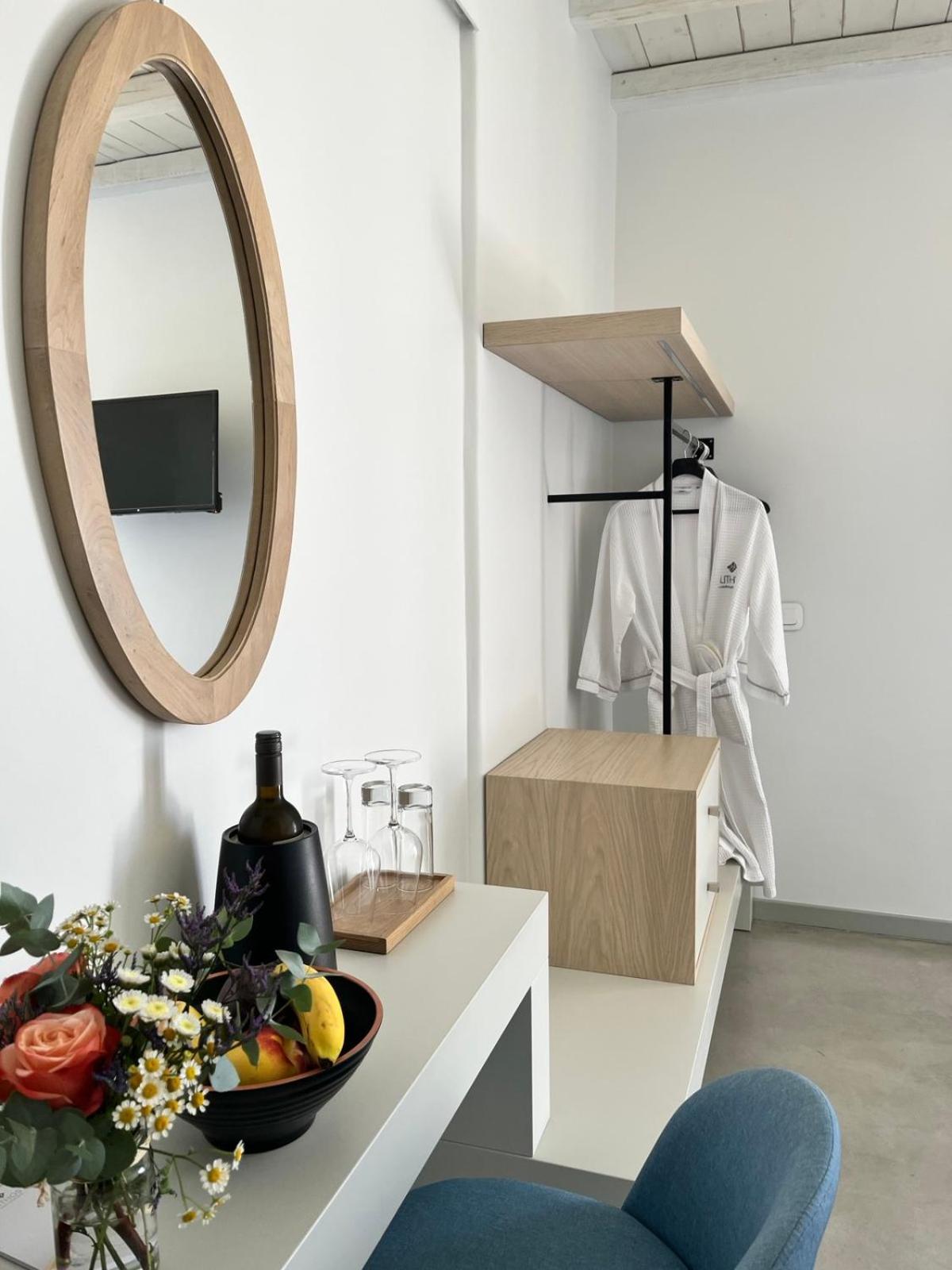 Lithos Luxury Suites Tinos Exterior photo